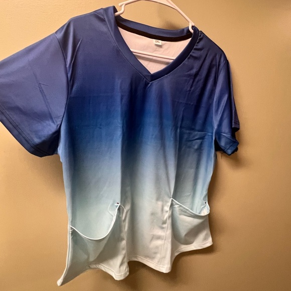 Scrub‎ Top with Pockets - Picture 2 of 3